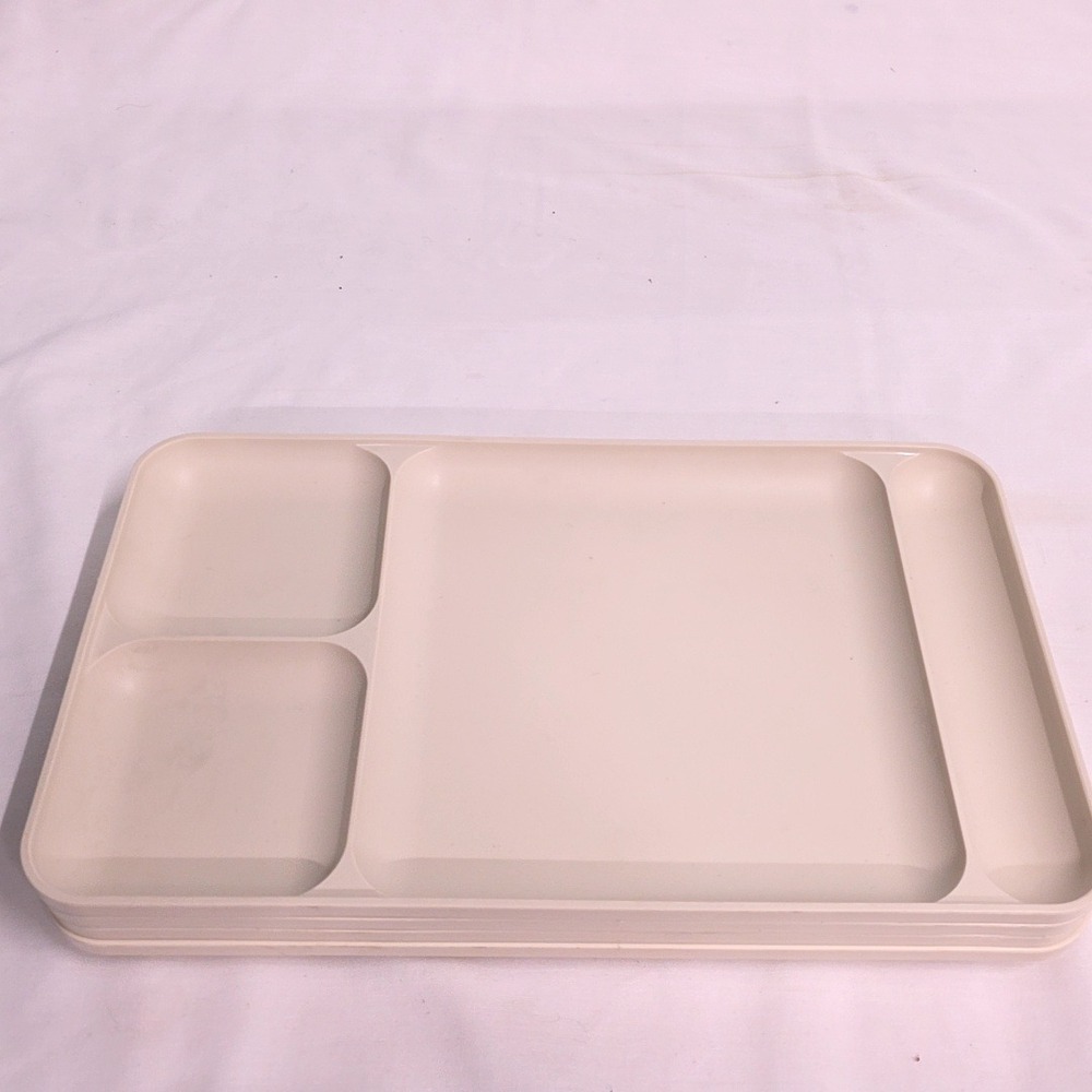 Tupperware Divided Serving Trays Beige Vintage 1535-3 Set of 4 MCM Picnicware